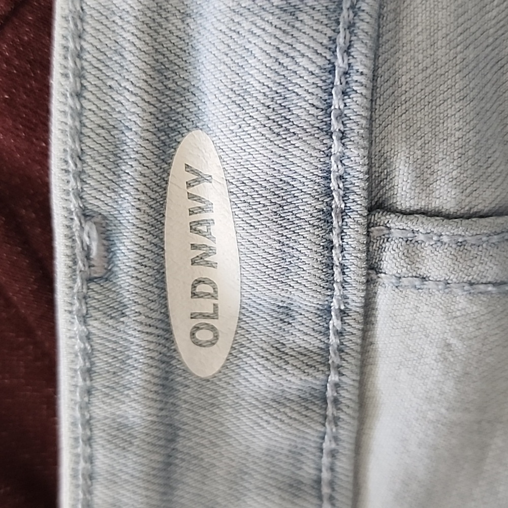 SIZE 16 OLD NAVY WOMAN'S DENIM SHORTS - Picture 8 of 9